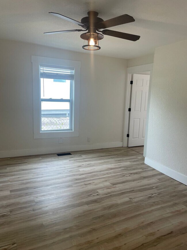 Building Photo - Knoxville 37923 - 3 bedroom, 2 bath home -...