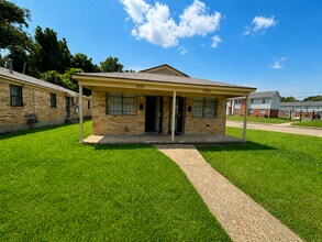 Building Photo - 1533 Standridge St