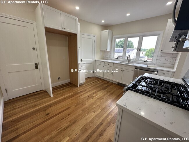 Foto del edificio - 57 Winthrop Rd