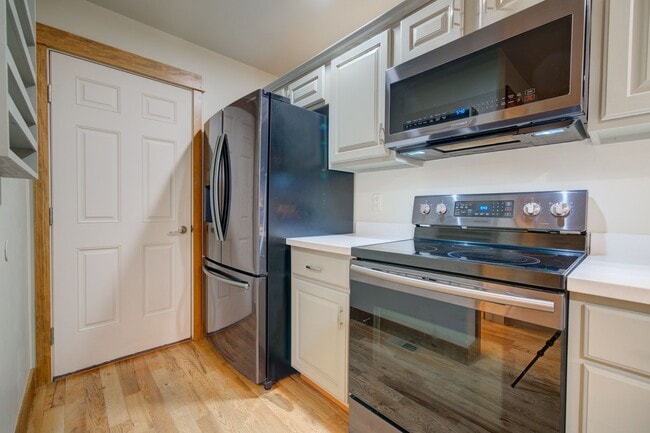 Foto del edificio - Laurel Glen Condo For Lease