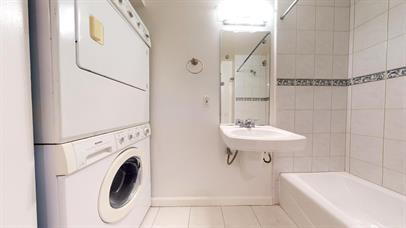 Foto del edificio - "Chic Urban Living: Spacious 2BR/2BA Condo...