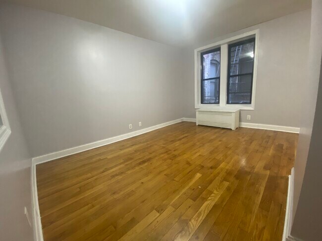 Foto del edificio - 27 E 124th St
