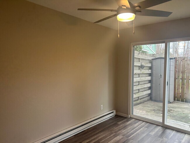 Foto del edificio - 2 bedroom Townhome-style living with no neighbors above or below