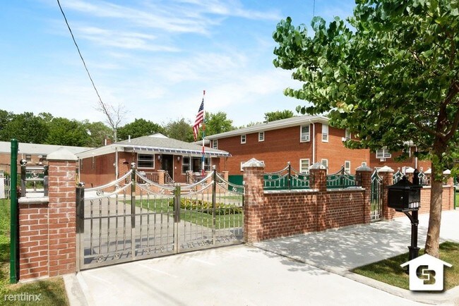 Building Photo - 377 Oak Ave