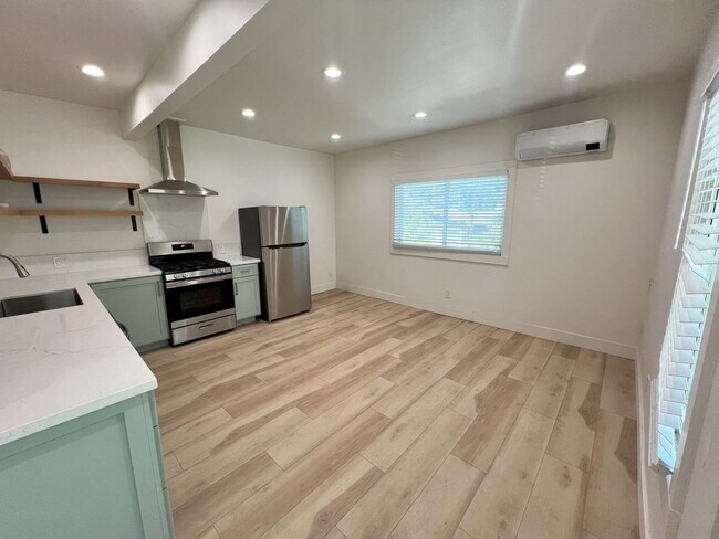 Building Photo - Adorable 1 Bedroom, 1 Bathroom Home in Sac...