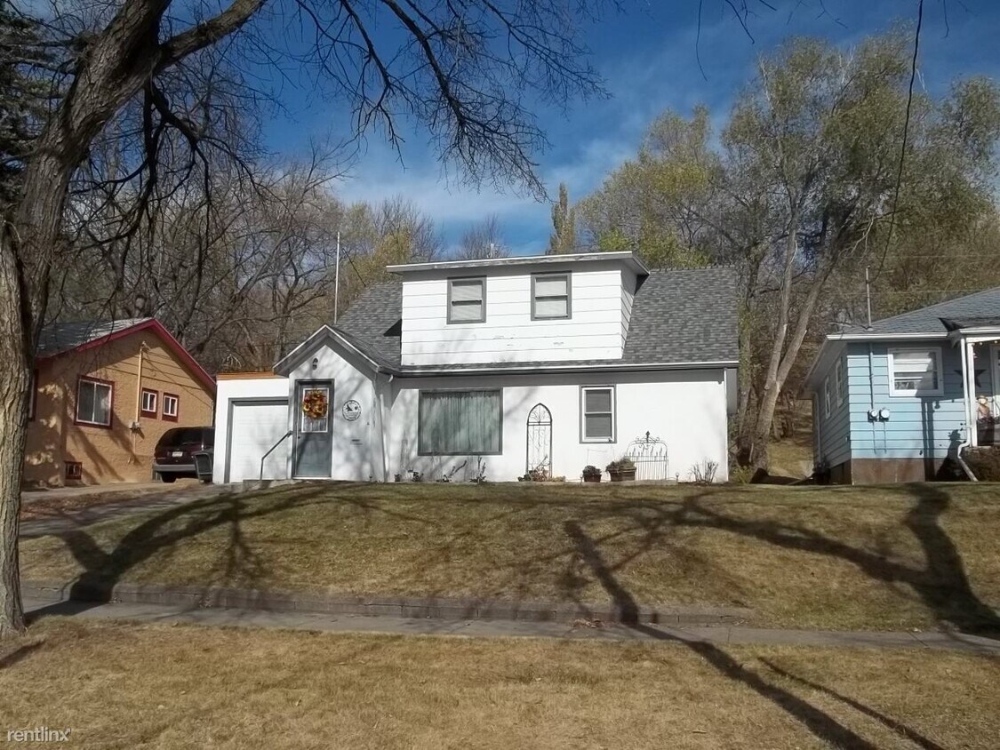 Building Photo - 3 br, 1 bath House - 619 5th St NE
