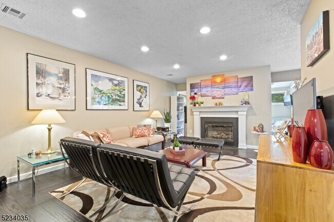Foto del edificio - 8 Larkin Cir