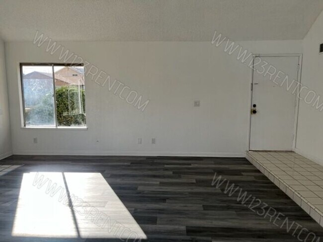 Building Photo - POOL HOUSE 4BD/2.5BTH SINGLE FAMILY HOME E...