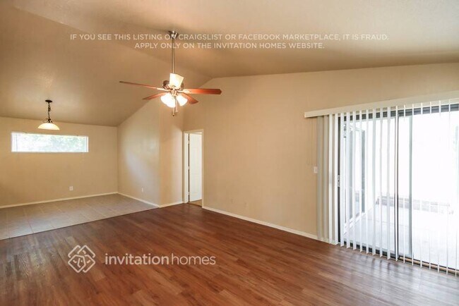 Foto del edificio - 8142 W Mescal St