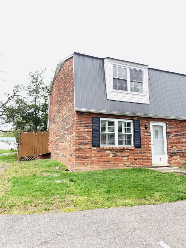 Building Photo - 6820 Linville Dr