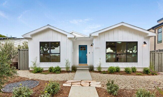 Building Photo - 2415 Cloverfield Blvd