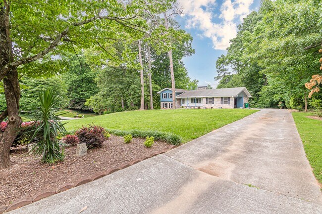 Foto del edificio - 1574 Old Spring House Ln