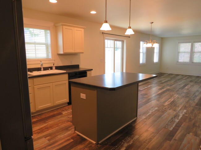 Building Photo - 3 Bedroom Home in Josephine Crossing Subdi...