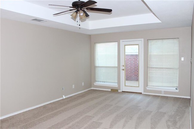 Foto del edificio - 225 Juniper Ridge Ct