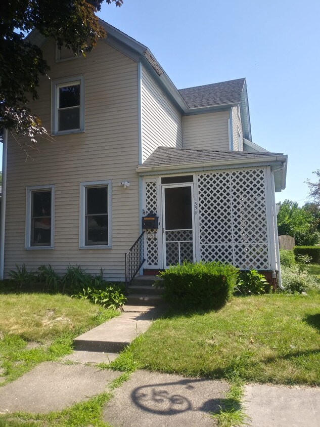 Primary Photo - 1356/1358 Fisher