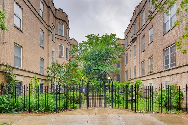 Building Photo - 1309 W Fargo Ave