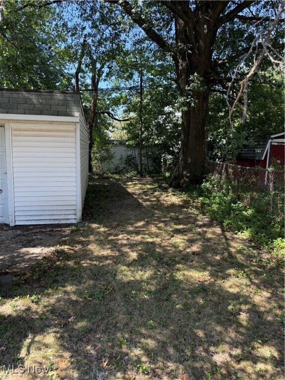 1542 E 256th St Euclid, OH 44132 – photo 3