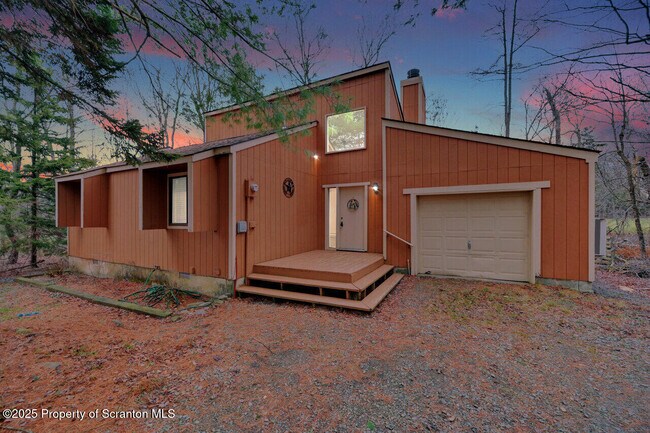 Foto del edificio - 300 Lake Rd