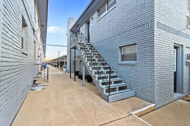 Building Photo - 6226 Bandera Ave