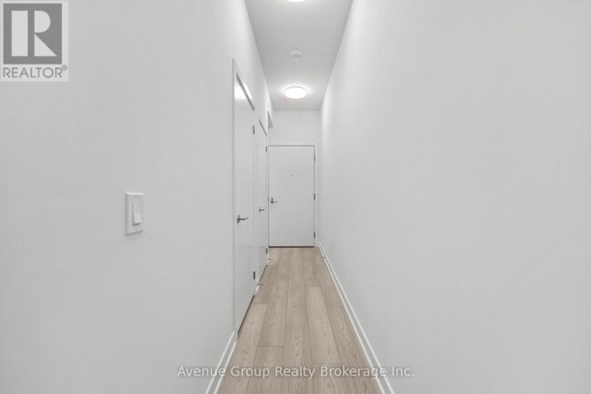 Photo du bâtiment - 110 Broadway Ave