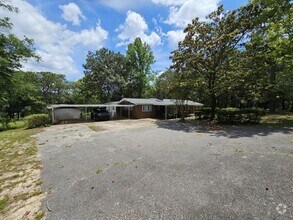 Building Photo - 661 Brookmeade Dr