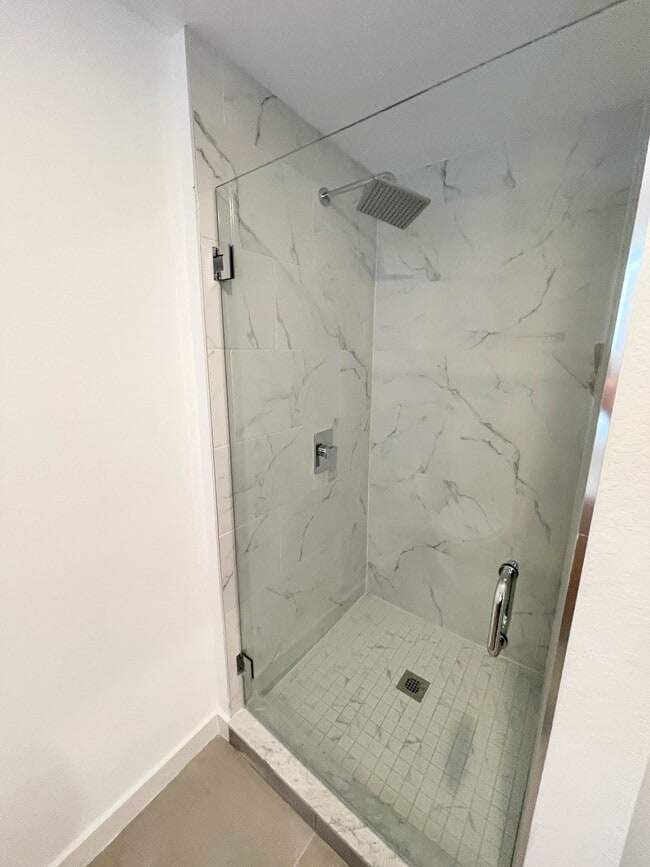 Photo - 1940 Van Buren St Apartment