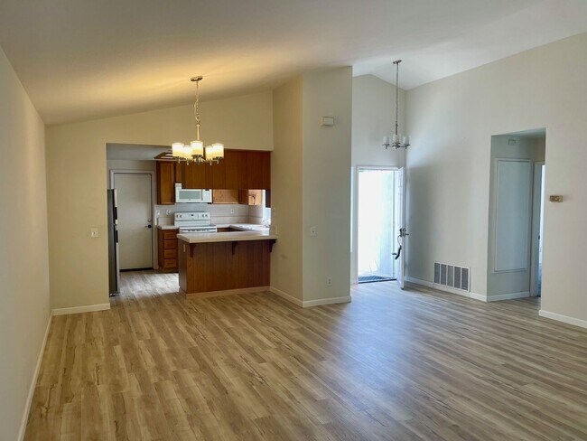 Building Photo - Great Oceanside Rental