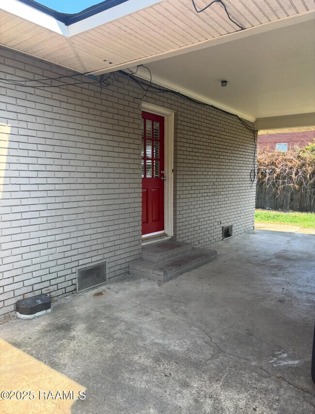 Foto del edificio - 121 Oak Crest Dr