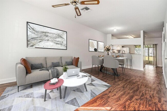 Foto del edificio - 2248 Lake Woodberry Cir
