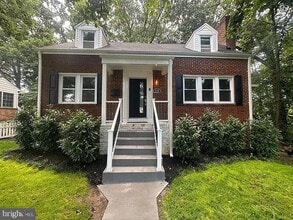 Building Photo - 2136 N Troy St