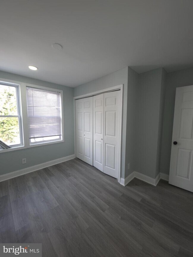 Foto del edificio - 1133 W Somerset St