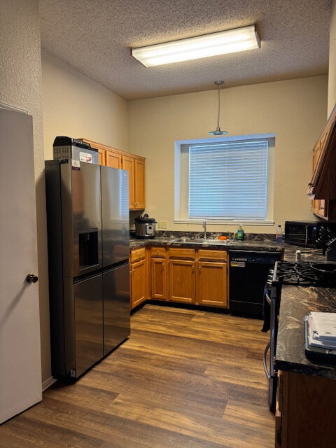 Foto del edificio - "Charming 3-Bed, 2-Bath Home with 1,303 Sq...