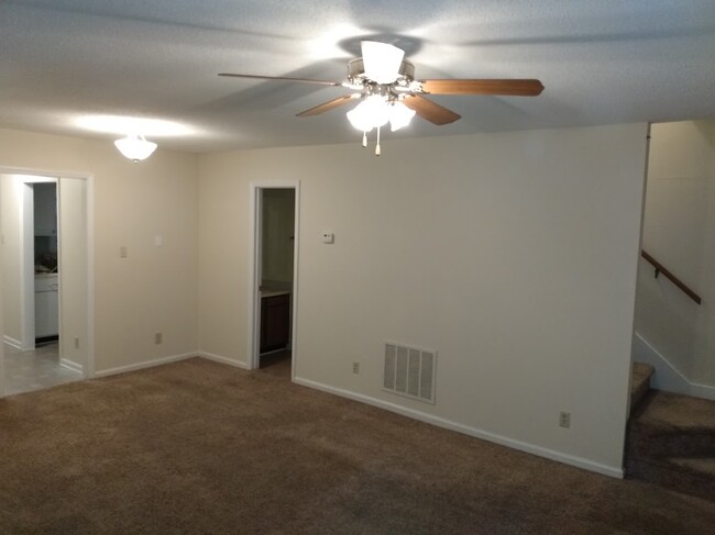 Building Photo - 15 Baytree Ct
