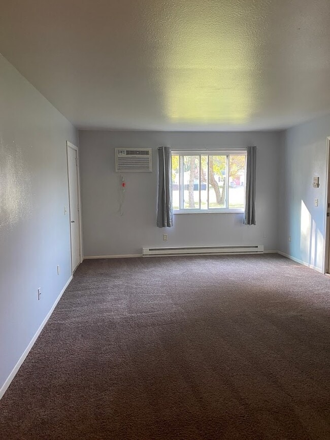 Building Photo - 7400 Crosscreek Dr