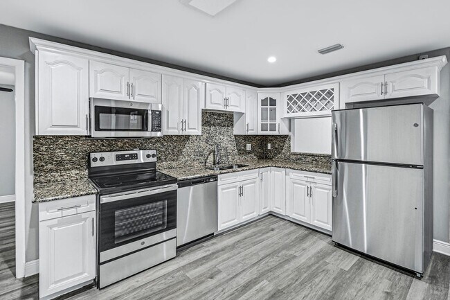 Building Photo - 4 br, 2 bath House - 5469 Thurston Ave