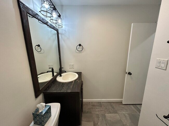 Foto del edificio - 115 Country Club Dr