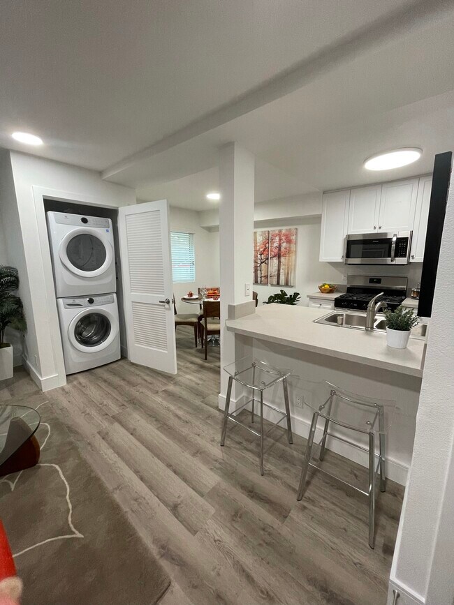 Foto del edificio - NEW 2 Bed, 2 Bath LOFTS! HEART OF KOREATOW...