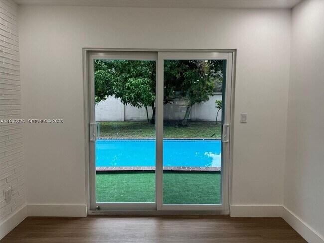 Building Photo - 370 NW 43rd Ave