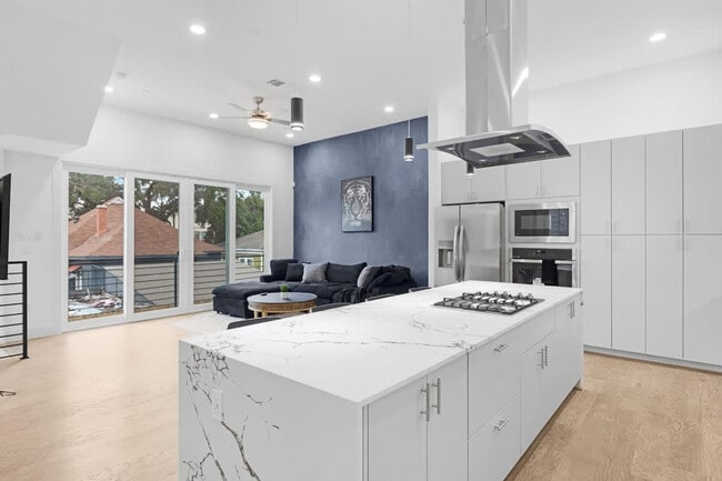 Building Photo - 2105 McGowen St