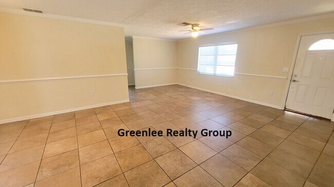 Foto del edificio - Spacious 3 Bed/2Bath/2Car Garage Home!