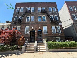 Building Photo - 1959 Hobart Ave
