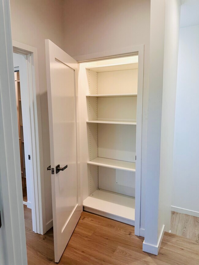 Foto del edificio - 14233 Hart St