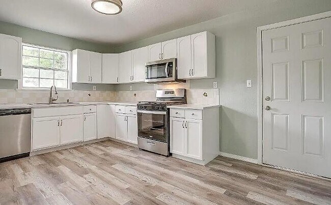 Foto del edificio - CHARMING 3/2 - Great Flooring - Historic Neighborhood
