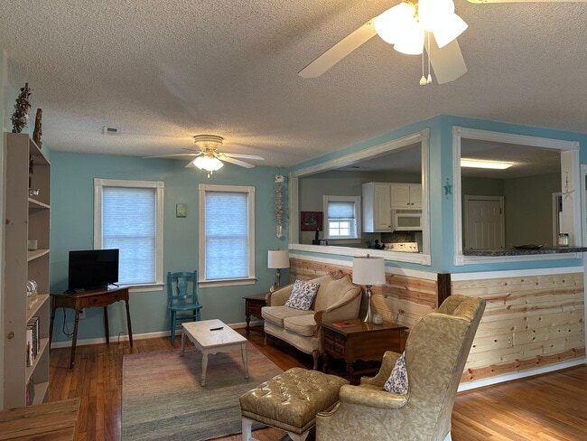 Foto del edificio - 2 Bed 2 Bath Fully Furnished Home