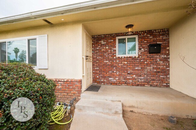Building Photo - Fresno Eastside Home, 3BR/2BA, Modern Upgr...