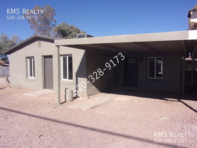 Building Photo - 3 bedroom 1.5 Bath home- 220 W Delano Stre...