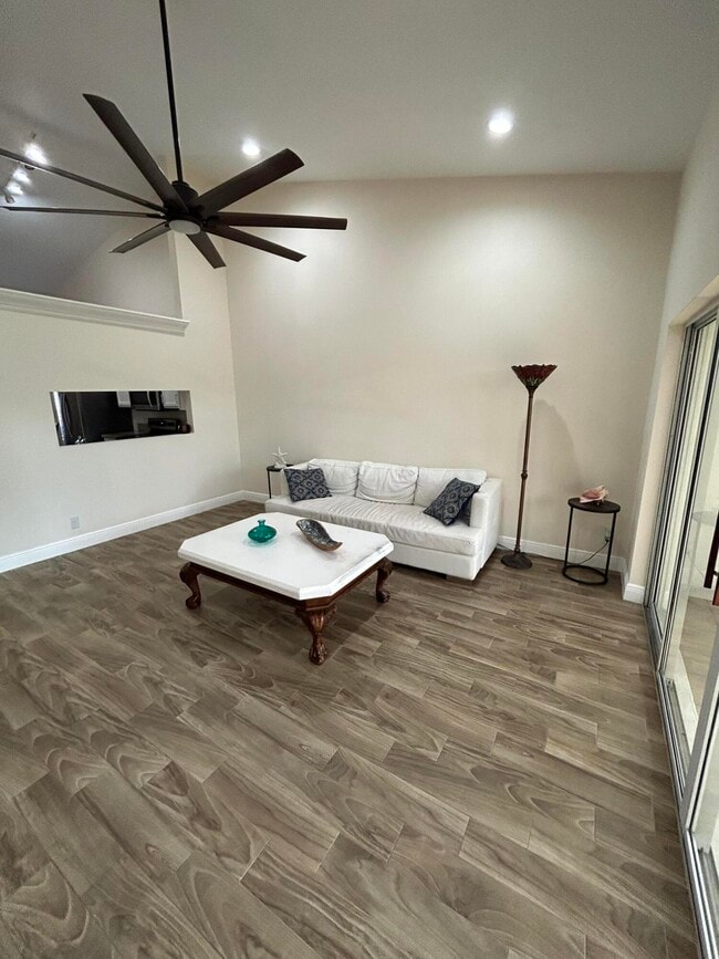 Foto del edificio - 6351 Long Key Ln