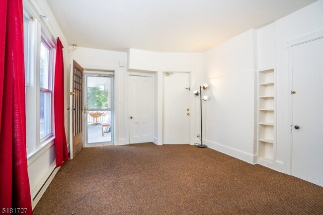 Foto del edificio - 9 E 2nd St