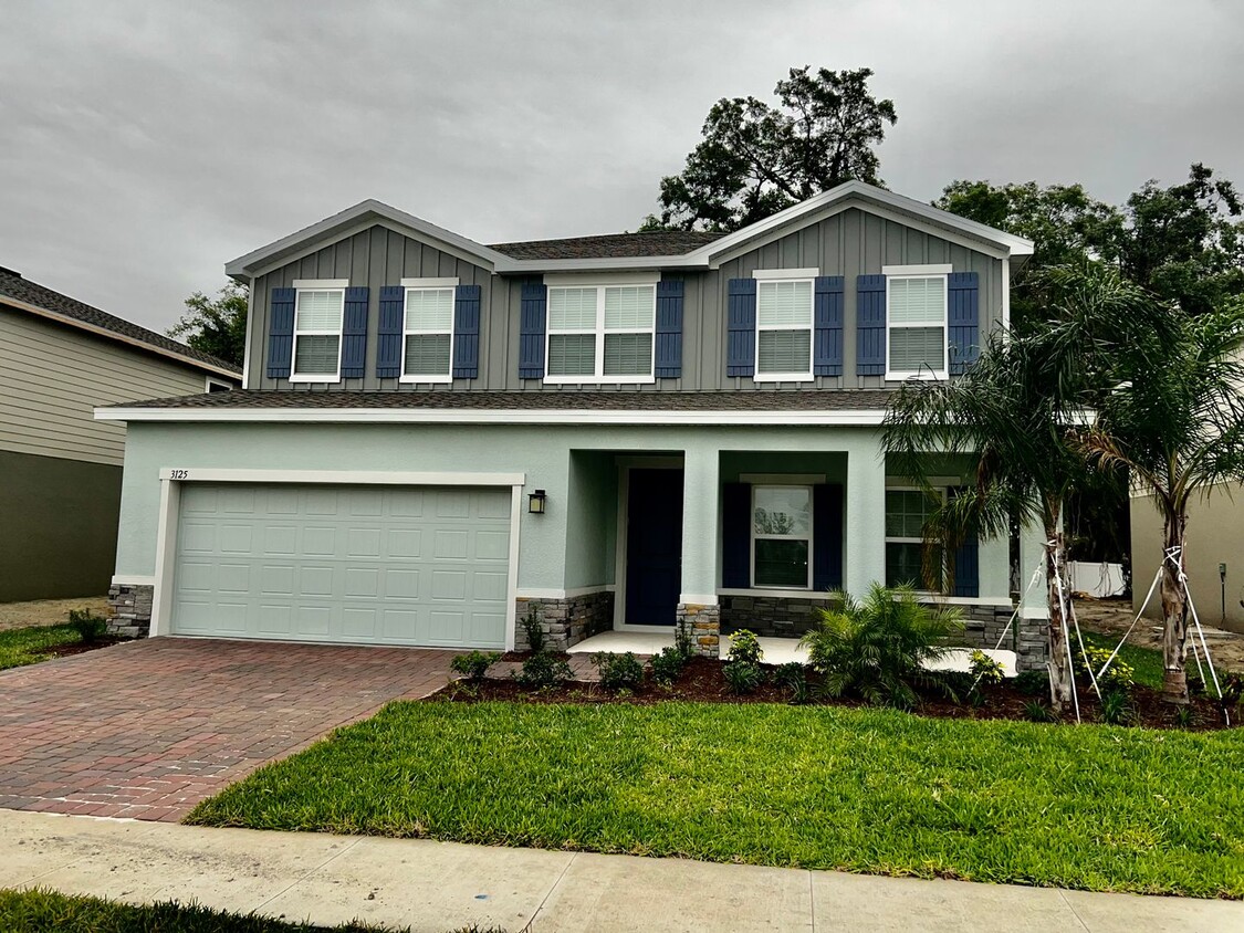 Foto principal - Stunning 5 bedroom 3 bath Winter Haven Hom...