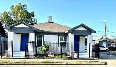 Building Photo - 4618 Polk St